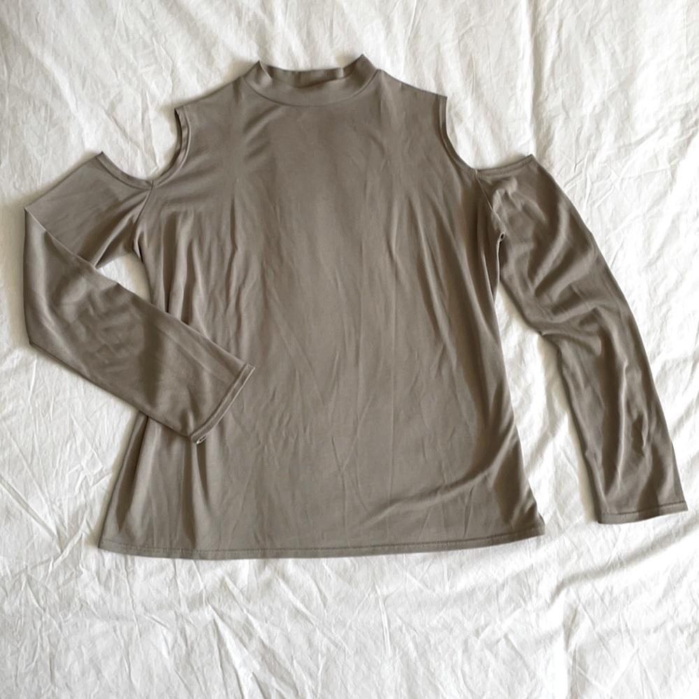 OAK + FORT shoulder keyhole mock neck top
